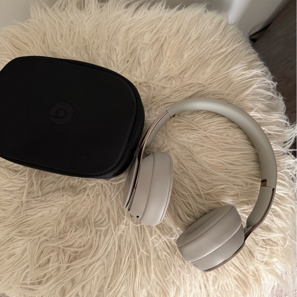 (* only 20 min battery!) Beats Solo Pro Headphones in Soft Gray/Rose Gold